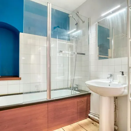 Charming In Hyper Center Apartment