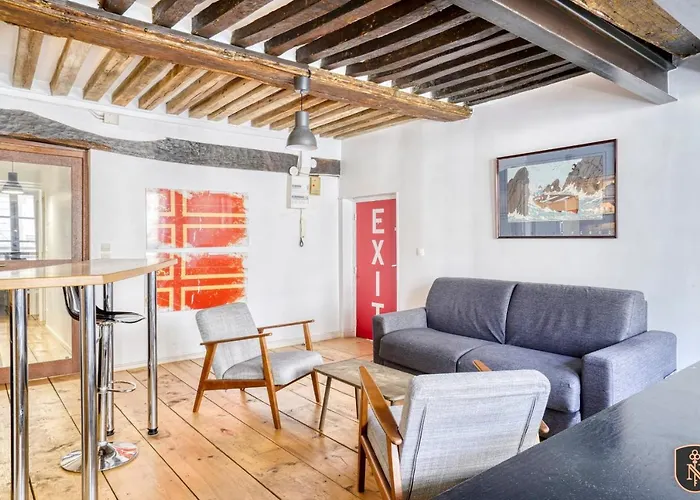 Charming In Hyper Center